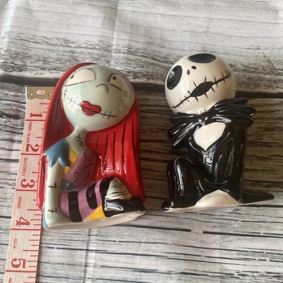 Nightmare Before Christmas Salt and Pepper Shakers - Picture 8 of 9